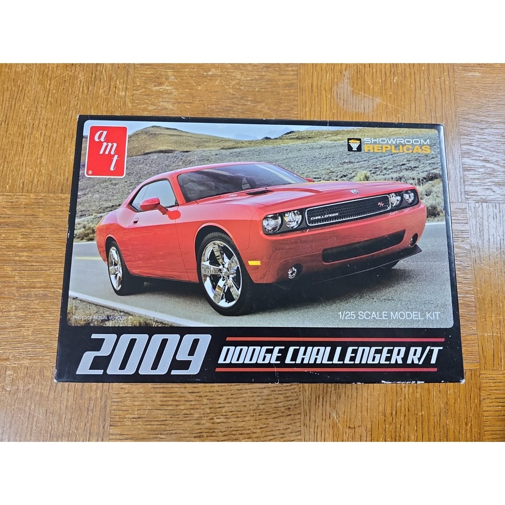 AMT 2009 Dodge Challenger R/T 1/25 Kit - Complete - New Open Box